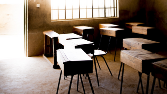 Ein leeres Klassenzimmer in Kenia