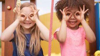 In Deutschland ist die Umsetzung der UN-Kinderrechtskonvention durch die aktuelle Rechtslage nicht abgesichert. Mit der Verankerung der Kinderrechte im Grundgesetz soll das verbessert werden. © Canva