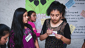 Für ihren Einsatz gegen Kinderheirat haben vierzig Mädchen in Guatemala den #HearMyVoice-Preis erhalten. © Plan International