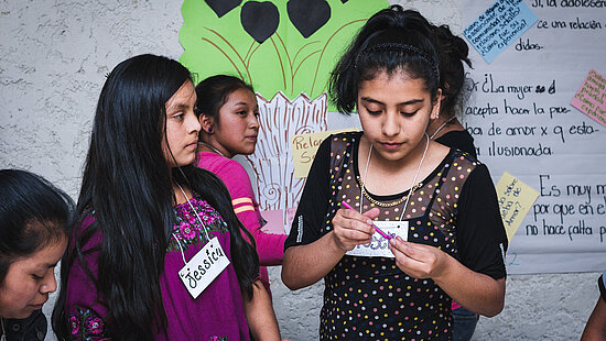 Für ihren Einsatz gegen Kinderheirat haben vierzig Mädchen in Guatemala den #HearMyVoice-Preis erhalten. © Plan International