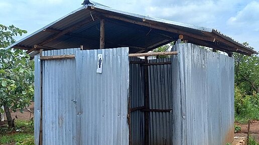 Eine Gemeinschaftdusche in Ura.