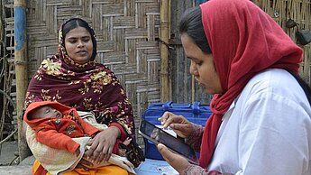 Bis jetzt wurden 70 Handheld-Computer an Gesundheitshelferinnen im Distrikt Dinajpur in Bangladesch verteilt und in Betrieb genommen.