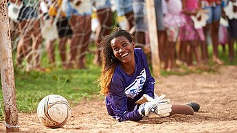 Das Mädchenfußball-Projekt von Plan in Brasilien gibt den Kickerinnen Selbstbewusstsein.