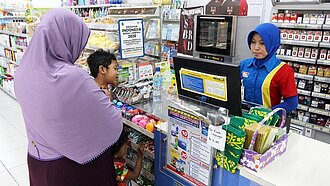 Eine Berufsausbildung ermöglicht es vielen jungen Frauen und Männern in Indonesien, eine gute Arbeit zu finden.