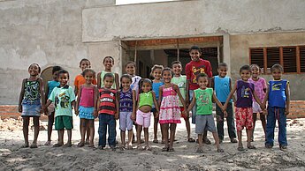 Ziel des Projektes ist es, die Lernmöglichkeiten der Mädchen und Jungen zu fördern. Ziel des Projektes ist es, die Lernmöglichkeiten der Mädchen und Jungen zu fördern.