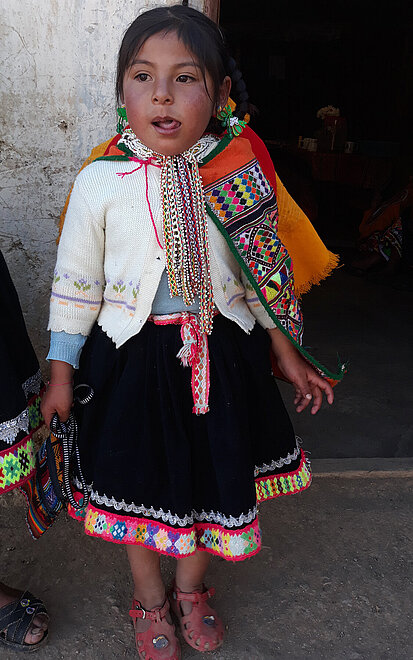 Die peruanische Tracht wird vorgeführt.