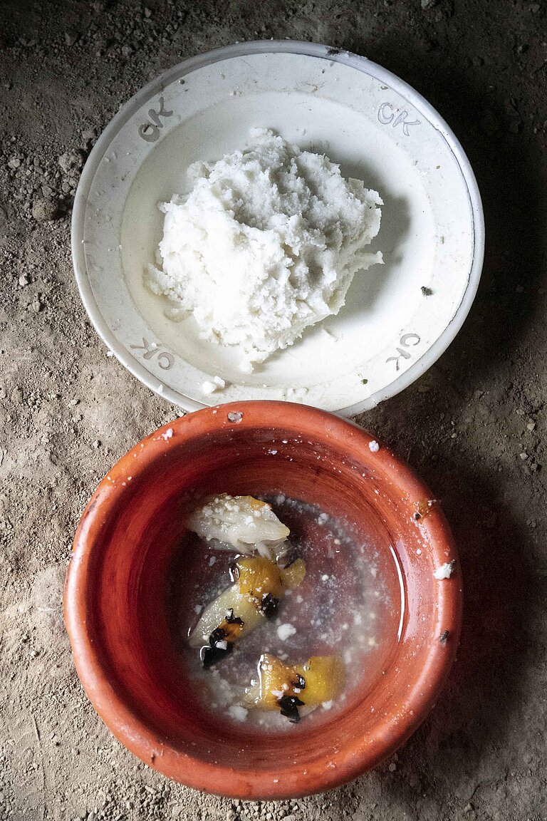 Karge Küche: Ugali, mit Wasser gekochtes Mehl, und Tunguja, gekochte Wildfrüchte