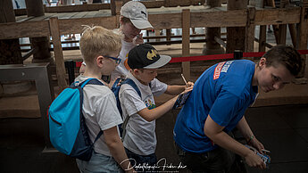 Luke findet Interessierte für die Kampagne #EducationNotForSale