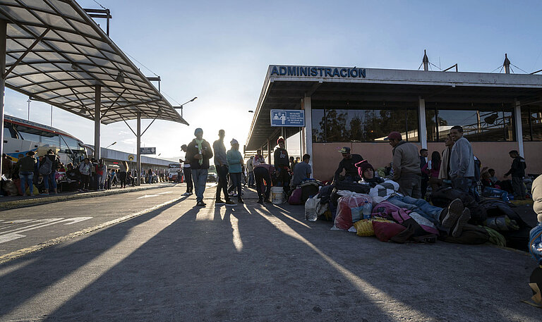 Venezolanische Flüchtlinge sammeln sich auf der Straße