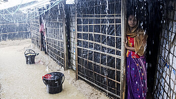 Besonders katastrophal sind die Auswirkungen des Monsuns in der Region Cox’s Bazar in Bangladesch, wo über eine Millionen geflüchtete Rohingya unter furchtbaren Bedingungen leben. ©Mahmud /Map /Plan International (Foto aus dem Flüchtlingscamp in Cox’s Bazar von 2017)