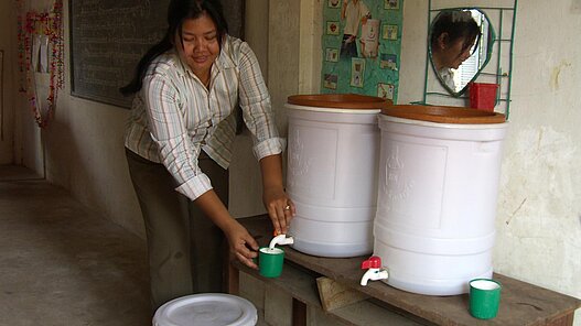 Wassertanks für Familien in Kambodscha