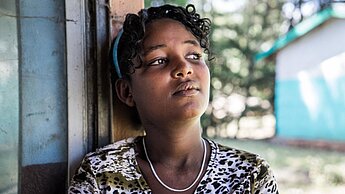 Gewalt in der Schule steht in vielen Entwicklungsländern für Mädchen an der Tagesordnung.