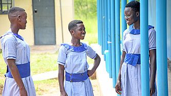 Die Girl’s Education Movement Clubs (GEM) im Bidi Bidi Camp haben schon viele Forderungen rund um das Recht auf Bildung für Mädchen und junge Frauen ausgearbeitet und umgesetzt. © Lidia Celeste Felix Langa/Plan International.