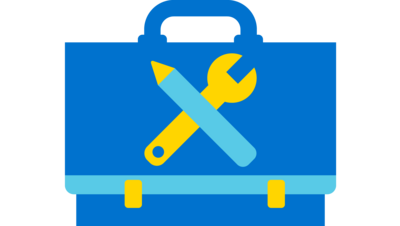 Blauer Koffer mit Werkzeug und Stift drauf