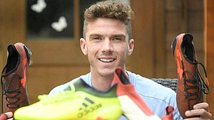 Robin Gosens unterstützt Plan International Robin Gosens unterstützt Plan International