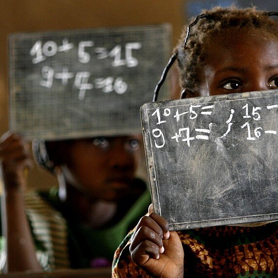 Bildung ermöglicht es Mädchen, ein selbstbestimmtes Leben zu führen.