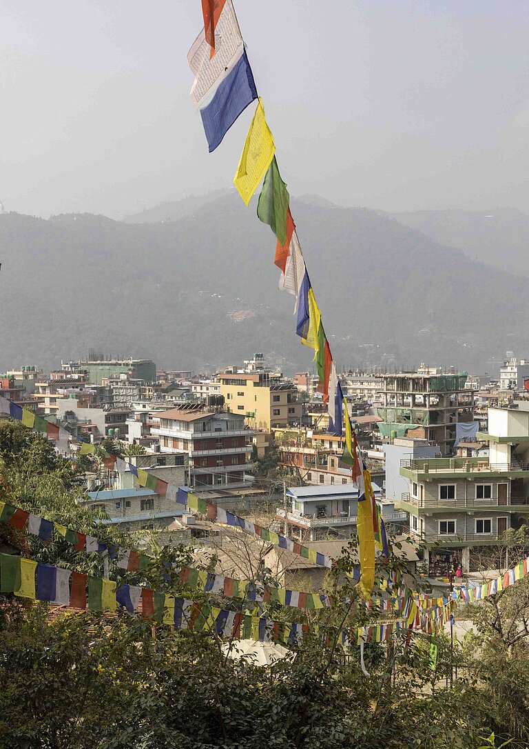 Blick auf die Stadt Pokhara in Nepal