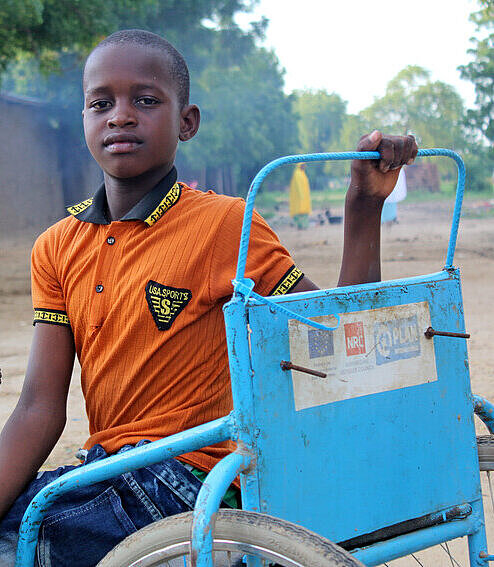 Ibrahim im Dreirad-Rollstuhl