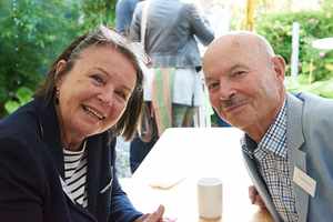 Die Chancengeber:innen Elke und Rainer Oehl lächeln in die Kamera.