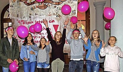 Die Schülerinnen und Schüler des Kolleg St. Blasien feiern den Welt-Mädchentag