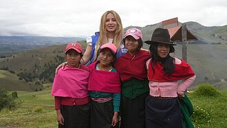 Gruppenbild in Chimborazo mit vier Mädchen und Enissa