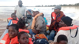 In den letzten Tagen wurden hunderte Menschen per Boot gerettet. © Plan International