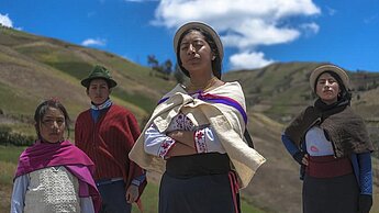 Mädchen und junge Frauen in Ecuador