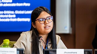 Jhussahara spricht bei der Veranstaltung "Stories from the future"