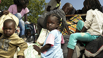 Wir helfen Kindern und Ihren Familien in Notsituationen. © Plan International / Peter Caton