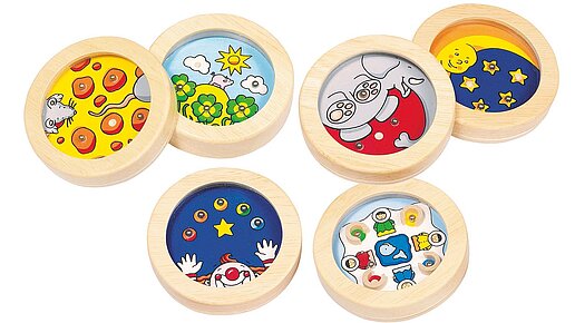 Varianten des Geduldsspiels mit verschiedenen Motiven.