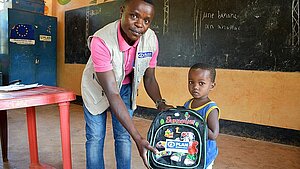 Firmenläufe verschenken Schulrucksäcke und Bücher