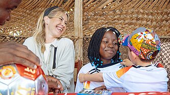 Wolke Hegenbarth, Sohn Avi und Patenkind Neusia