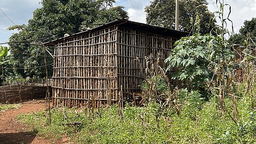 Eine Unterkunft im Aufbau in Ura, Äthiopien.