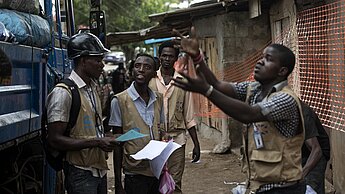 Plan ist in allen Programmländern Westafrikas im Kampf gegen Ebola aktiv.©Plan