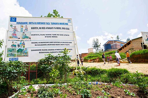 Ein Schulgebäude in Ruanda