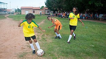 Die Mädchen im Projekt geben vollen Einsatz: Beim Fußball und in den Workshops zu Menschenrechten, Gleichberechtigung und Selbstbestimmung.