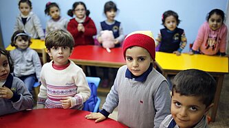 Bildung ist der Schlüssel für den Weg aus der Armut. © Plan