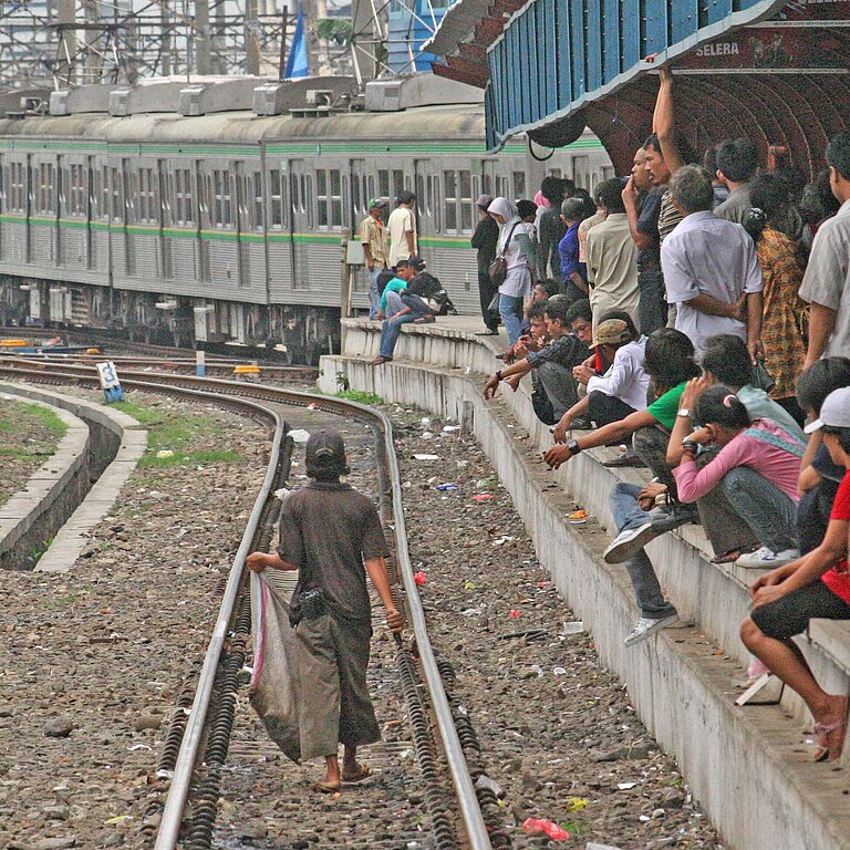 Gedrängel am Hauptbahnhof von Jakarta