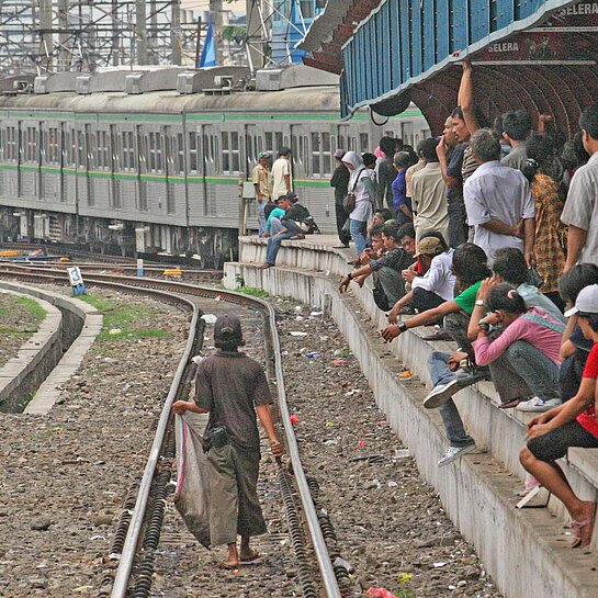 Gedrängel am Hauptbahnhof von Jakarta