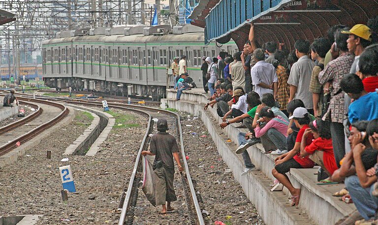 Gedrängel am Hauptbahnhof von Jakarta