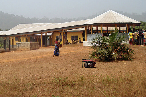 Ein Gemeindezentrum von Plan International in Guinea