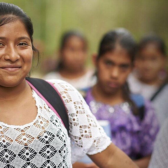 Ein Schulabschluss bietet Mädchen in Guatemala neue Zukunftsperspektiven.