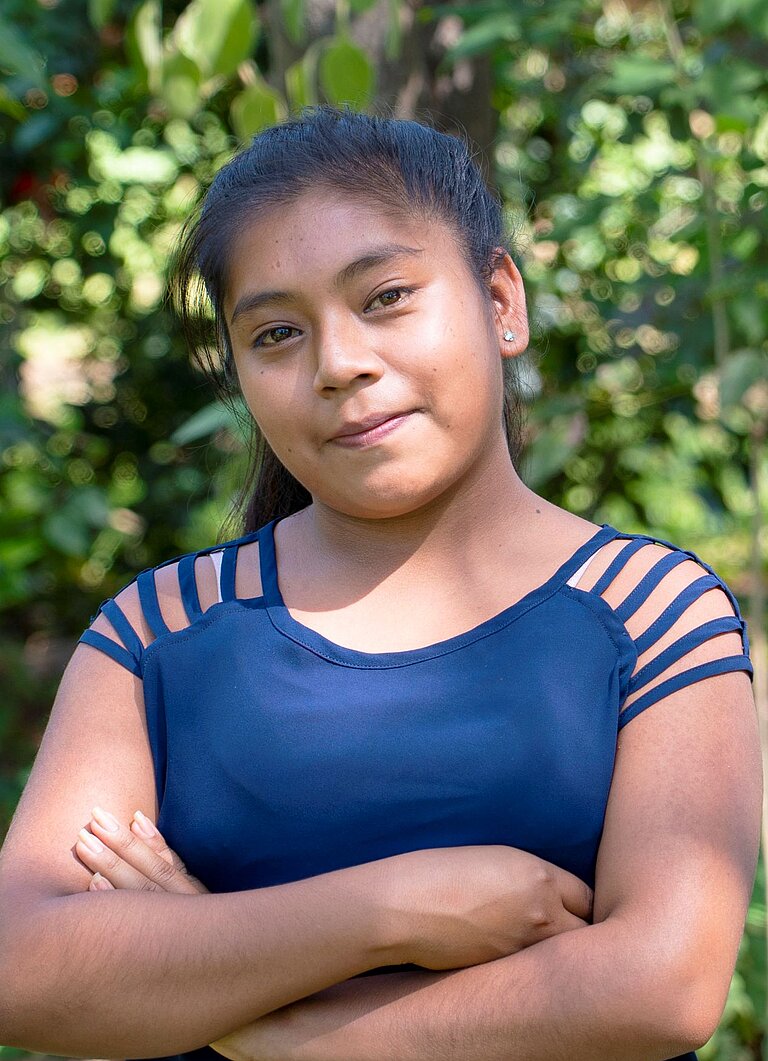 Die 17-jährige Lisa aus Paraguay lächelt in die Kamera.