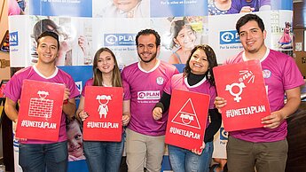Mit der Kampagne „Red Card to Violence against Girls“ möchte Plan International Ecuador Normen verändern und so Mädchen von Gewalt schützen. © Plan International