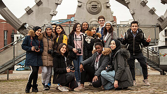16 Jugendliche nahmen an dem Fotoworkshop teil, den Plan in Zusammenarbeit mit Canon ausgerichtet hat. Begleitet wurden sie von dem Fotojournalisten und Pulitzer-Preisträge Daniel Etter. ©Canon Deutschland