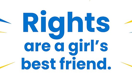 Weiße Grafik von Plan International zum Welt-Mädchentag mit bunten Strahlen in Gelb, Blau und Pink, die nach außen zeigen. In großen blauen Buchstaben steht: ‚Rights are a girl’s best friend.‘ Unten links das Logo vom Welt-Mädchentag mit Plan International. Darunter vier Illustrationen: ein Mädchen legt die Hände unter das Kinn, ein weiteres Mädchen in Gelb formt mit den Händen ein Herz, daneben ein Mädchen in Pink und Blau, das nach vorne schaut, sowie eine junge Frau mit lockigem Haar, die lächelt.