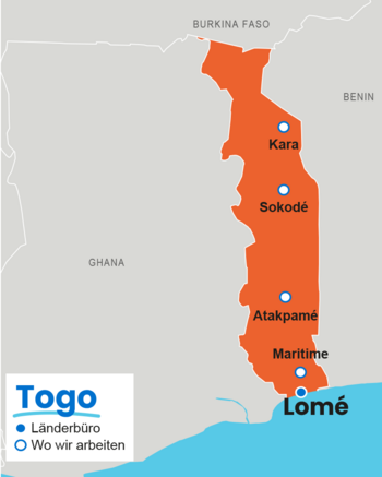  Karte von Togo mit markierten Projektregionen von Plan International: Länderbüro in Lomé sowie Projekte in Kara, Sokodé, Atakpamé und Maritime.