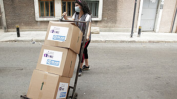 Nach der verheerenden Explosion in Beirut sind viele Menschen auf Nothilfe angewiesen. ©Plan International Nach der verheerenden Explosion in Beirut sind viele Menschen auf Nothilfe angewiesen. ©Plan International