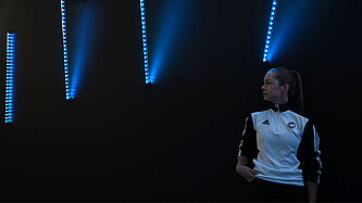 Das ISTAF Berlin versteigert 15 signierte Leinwand-Bilder "Hinter den Kulissen" zugunsten von Plan International.