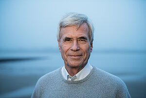 Porträt von Dr. Michael Otto, der den LEAD-Fonds der Stiftung Hilfe mit Plan unterstützt hat